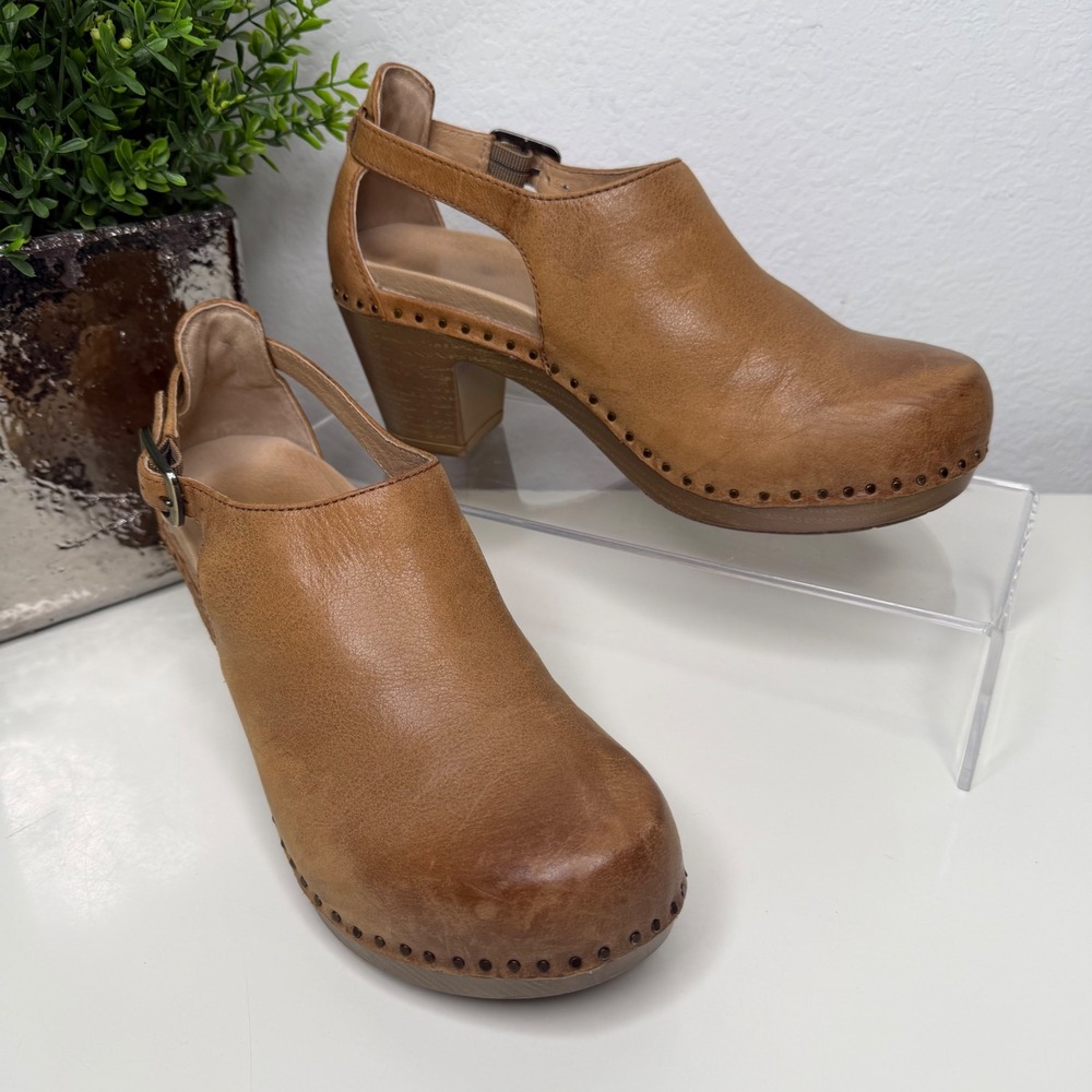 Dansko Sassy Clogs Womens Tan Leather Slingback Buckle Studded Boho 38EU/7.5US